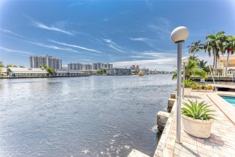 Condo in Fort Lauderdale, Florida, 1 bedroom  № 1005433 - photo 5