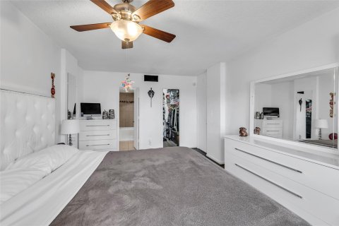 Condo in Fort Lauderdale, Florida, 1 bedroom  № 1005433 - photo 16