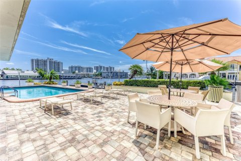 Condo in Fort Lauderdale, Florida, 1 bedroom  № 1005433 - photo 9