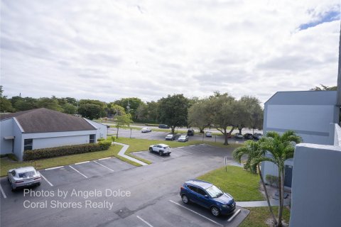 Condominio en venta en Tamarac, Florida, 2 dormitorios, 111.48 m2 № 1005018 - foto 5