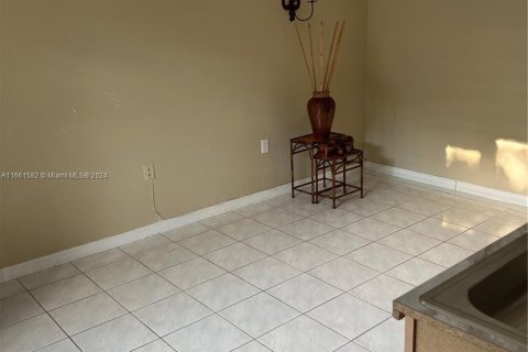 Immobilier commercial à louer à Miami, Floride: 1 chambre, 146.79 m2 № 1370405 - photo 11