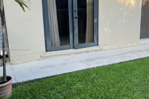 Propiedad comercial en alquiler en Miami, Florida, 1 dormitorio, 146.79 m2 № 1370405 - foto 18