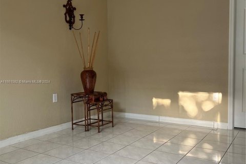 Propiedad comercial en alquiler en Miami, Florida, 1 dormitorio, 146.79 m2 № 1370405 - foto 13