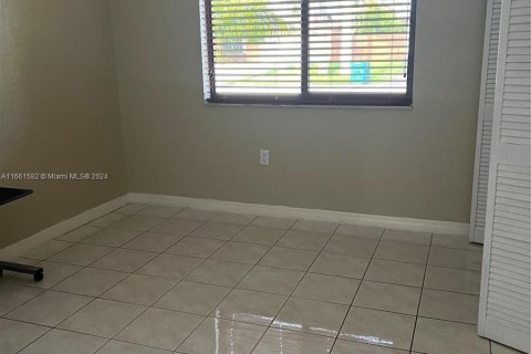 Propiedad comercial en alquiler en Miami, Florida, 1 dormitorio, 146.79 m2 № 1370405 - foto 7