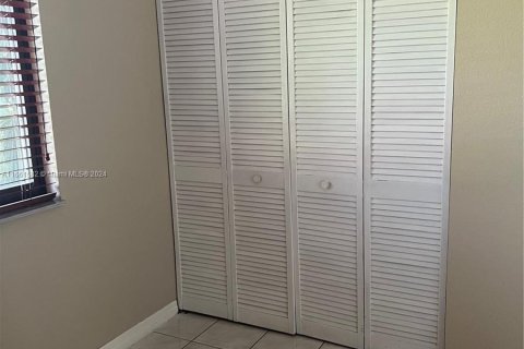 Propiedad comercial en alquiler en Miami, Florida, 1 dormitorio, 146.79 m2 № 1370405 - foto 8