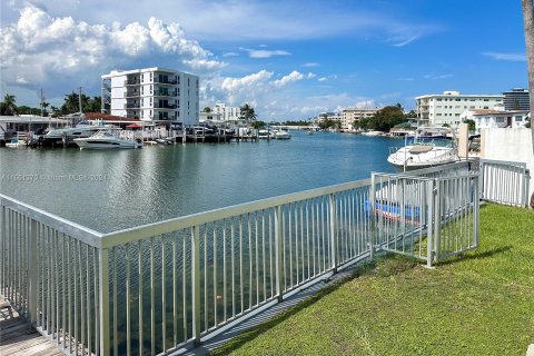 Condo in Miami Beach, Florida  № 1370402 - photo 18