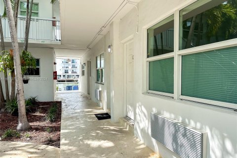 Copropriété à louer à Miami Beach, Floride: 43.2 m2 № 1370402 - photo 16