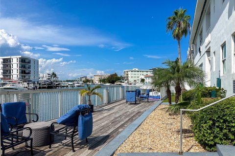 Condo in Miami Beach, Florida  № 1370402 - photo 19