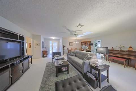 Condominio en venta en Sun City Center, Florida, 2 dormitorios, 154.31 m2 № 1400745 - foto 9