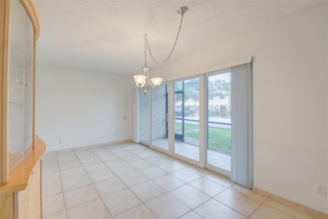 Condo in Oakland Park, Florida, 3 bedrooms  № 977019 - photo 14