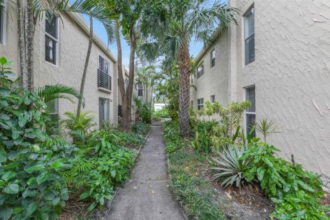 Condo in Oakland Park, Florida, 3 bedrooms  № 977019 - photo 17