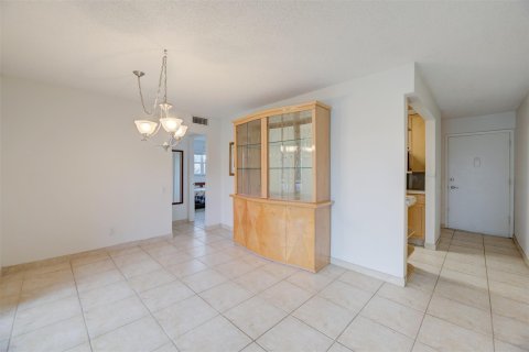 Condo in Oakland Park, Florida, 3 bedrooms  № 977019 - photo 13