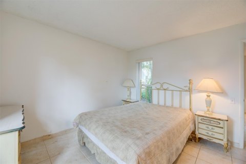 Condo in Oakland Park, Florida, 3 bedrooms  № 977019 - photo 8