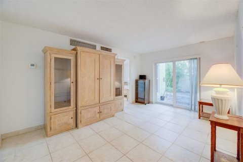 Condo in Oakland Park, Florida, 3 bedrooms  № 977019 - photo 9