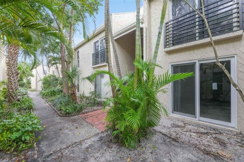 Condo in Oakland Park, Florida, 3 bedrooms  № 977019 - photo 18