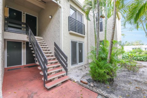 Condo in Oakland Park, Florida, 3 bedrooms  № 977019 - photo 19