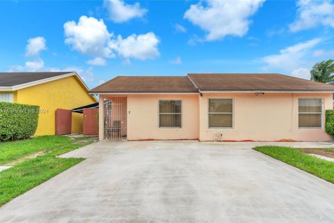 House in Homestead, Florida 4 bedrooms, 146.97 sq.m. № 1415601 - photo 1