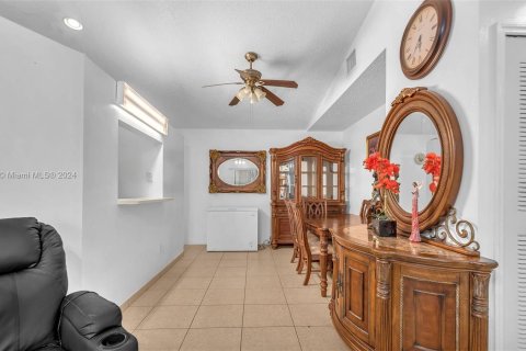 House in Homestead, Florida 4 bedrooms, 146.97 sq.m. № 1415601 - photo 7