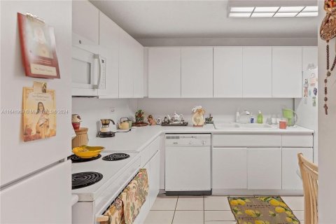 Condo in Miami Beach, Florida, 1 bedroom  № 1321697 - photo 15