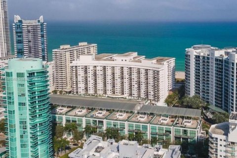 Copropriété à vendre à Miami Beach, Floride: 1 chambre, 98.76 m2 № 1321697 - photo 1