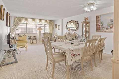 Condo in Miami Beach, Florida, 1 bedroom  № 1321697 - photo 13