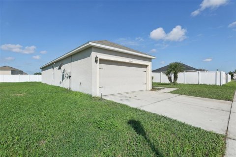 House in Winter Haven, Florida 3 bedrooms, 147.9 sq.m. № 1382153 - photo 23