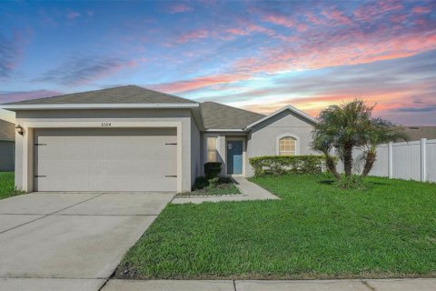 Villa ou maison à vendre à Winter Haven, Floride: 3 chambres, 147.9 m2 № 1382153 - photo 1