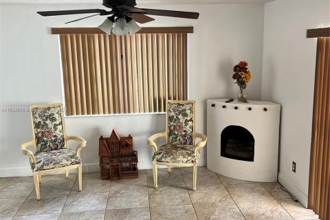 Casa en venta en Hialeah, Florida, 3 dormitorios, 110.09 m2 № 1295132 - foto 10