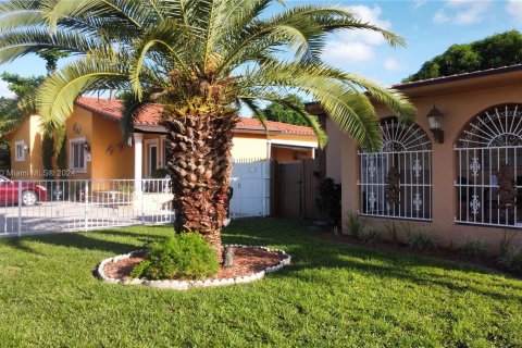 House in Hialeah, Florida 3 bedrooms, 110.09 sq.m. № 1295132 - photo 30