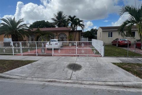 House in Hialeah, Florida 3 bedrooms, 110.09 sq.m. № 1295132 - photo 19