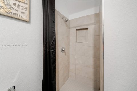 Townhouse in Florida City, Florida 3 bedrooms, 118.17 sq.m. № 1294679 - photo 14