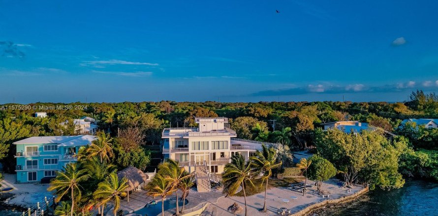 Villa ou maison à Key Largo, Floride 6 chambres, 444.07 m2 № 1141864