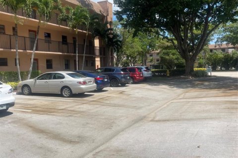 Condo in Sunrise, Florida, 1 bedroom  № 1142340 - photo 4