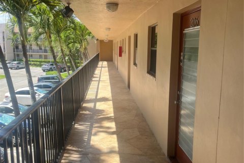 Condominio en venta en Sunrise, Florida, 1 dormitorio, 80.08 m2 № 1142340 - foto 14