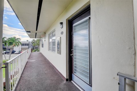 Condo in Delray Beach, Florida, 1 bedroom  № 678612 - photo 1