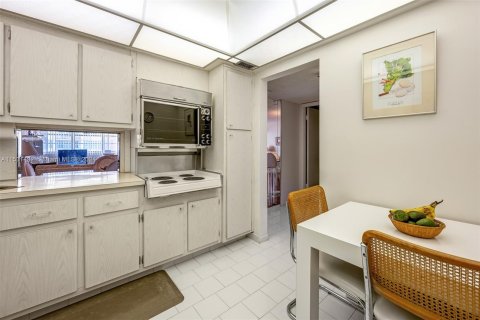 Condo in Hollywood, Florida, 1 bedroom  № 1003714 - photo 24