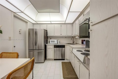 Condo in Hollywood, Florida, 1 bedroom  № 1003714 - photo 23