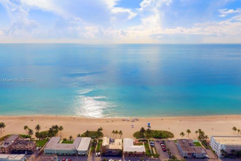 Condominio en venta en Hollywood, Florida, 1 dormitorio, 80.82 m2 № 1003714 - foto 10