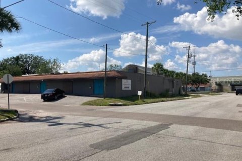 Commercial property in Tampa, Florida 916.95 sq.m. № 518857 - photo 1