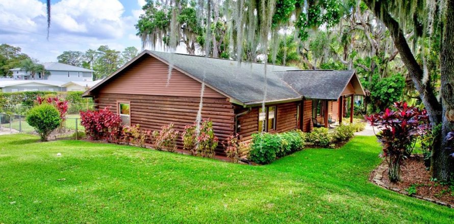 House in Lake Placid, Florida 2 bedrooms, 137.5 sq.m. № 1090286