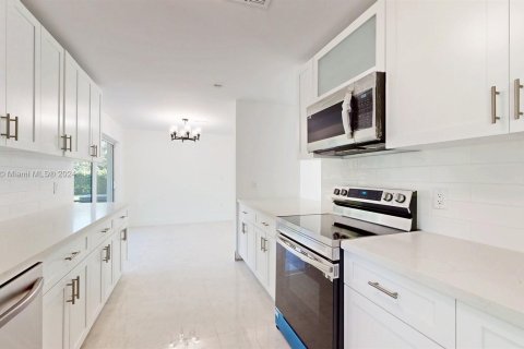 Villa ou maison à vendre à Pinecrest, Floride: 3 chambres, 167.22 m2 № 808831 - photo 30