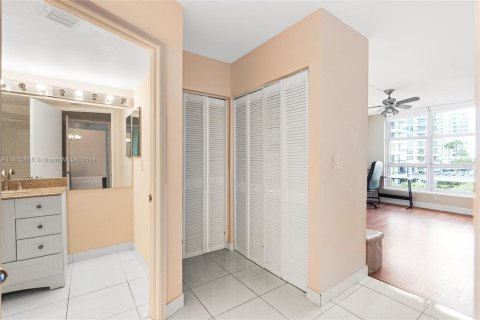 Copropriété à vendre à Aventura, Floride: 2 chambres, 126.81 m2 № 1401338 - photo 18