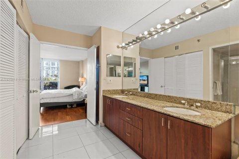 Condo in Aventura, Florida, 2 bedrooms  № 1401338 - photo 14