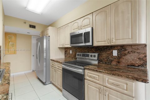 Copropriété à vendre à Aventura, Floride: 2 chambres, 126.81 m2 № 1401338 - photo 7