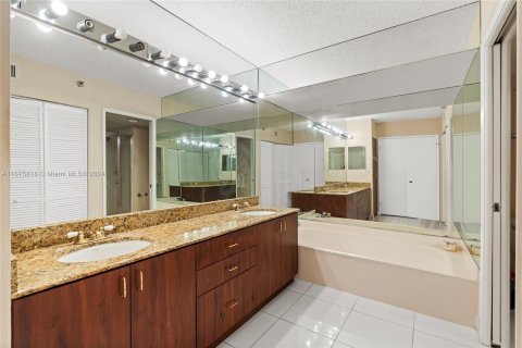 Copropriété à vendre à Aventura, Floride: 2 chambres, 126.81 m2 № 1401338 - photo 13