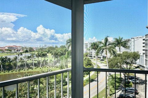 Condo in Hallandale Beach, Florida, 2 bedrooms  № 1401337 - photo 2