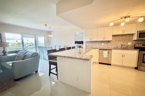 Condo in Hallandale Beach, Florida, 2 bedrooms  № 1401337 - photo 6