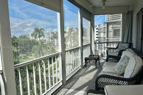 Condo in Hallandale Beach, Florida, 2 bedrooms  № 1401337 - photo 3