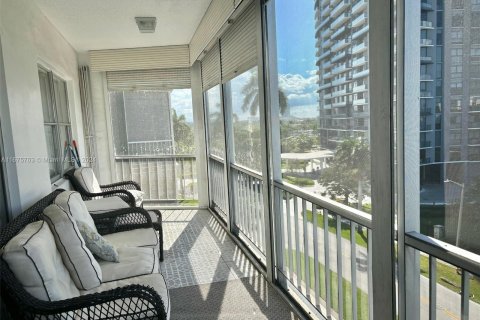 Condo in Hallandale Beach, Florida, 2 bedrooms  № 1401337 - photo 5