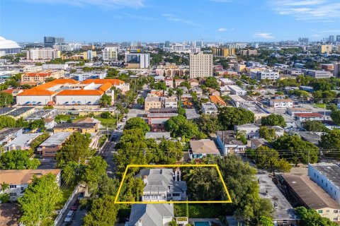 Commercial property in Miami, Florida 330.17 sq.m. № 1413710 - photo 16